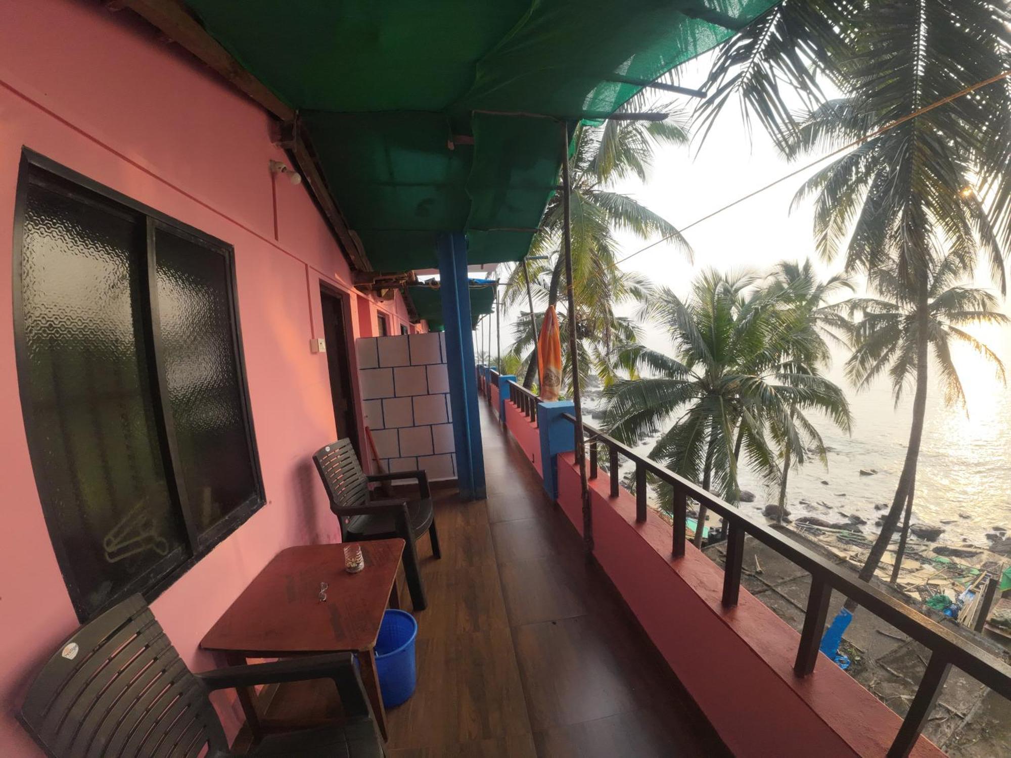 Om Ganesh Guest House Cliffside Arambol Dış mekan fotoğraf